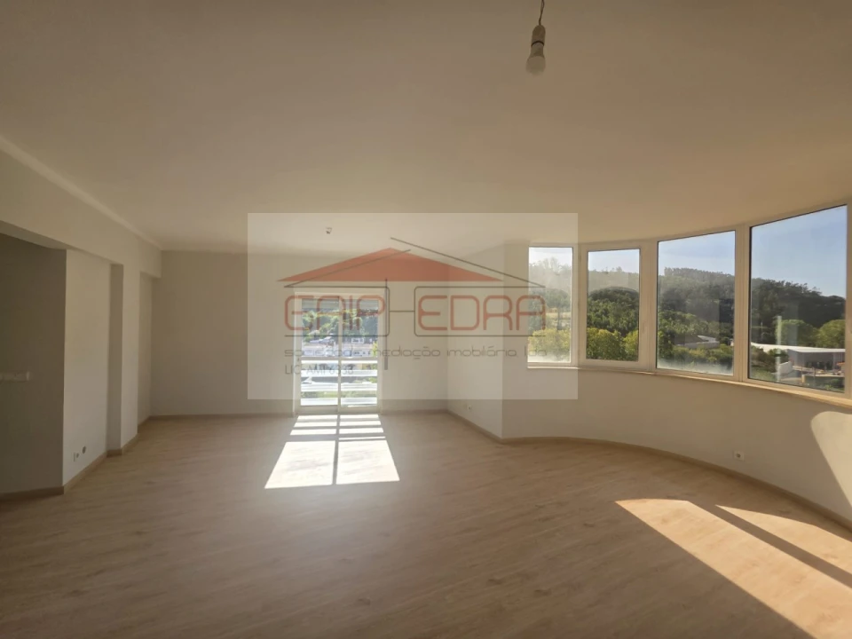 Apartamento T1 para Venda em Alcobaça e Vestiaria Foto 9