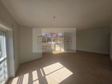 Apartamento T1 para Venda em Alcobaça e Vestiaria