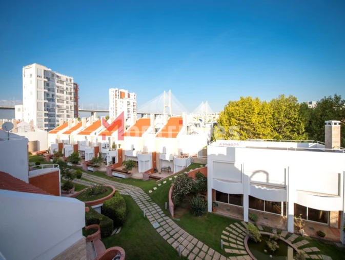 Moradia T4 para Venda em Parque das Nações Foto 4
