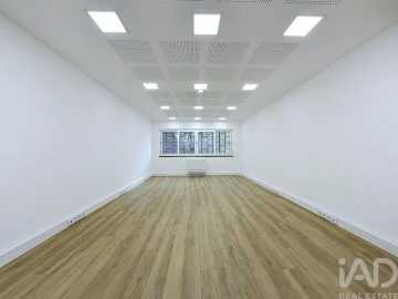 Loja para Arrendamento em Beato