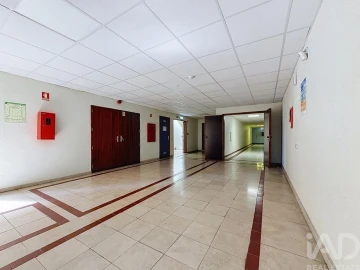 Loja para Arrendamento em Beato