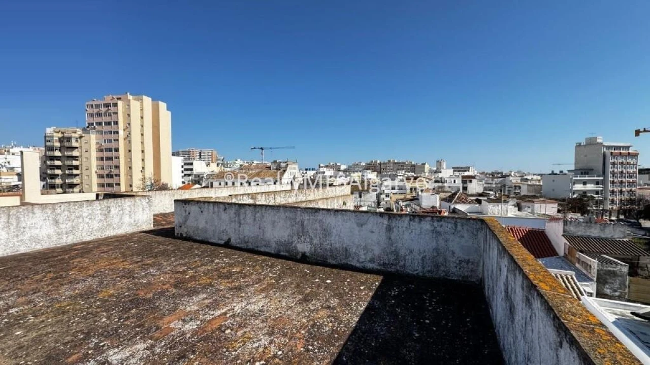 Moradia T12 para Venda em Faro (Sé e São Pedro) Foto 1