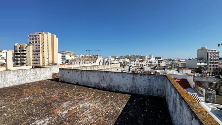 Moradia T12 para Venda em Faro (Sé e São Pedro)