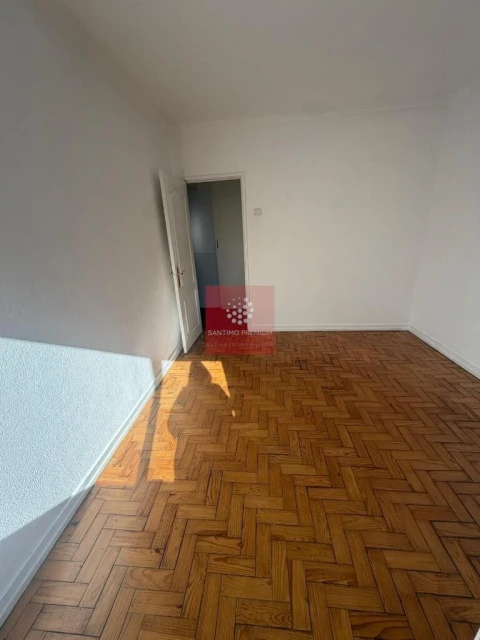 Apartamento T1 para Venda em Benfica