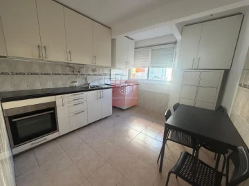 Apartamento T1 para Venda em Benfica