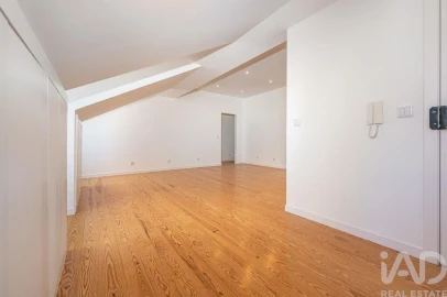 Apartamento T2 para Arrendamento em Oeiras e São Julião da Barra, Paço de Arcos e Caxias