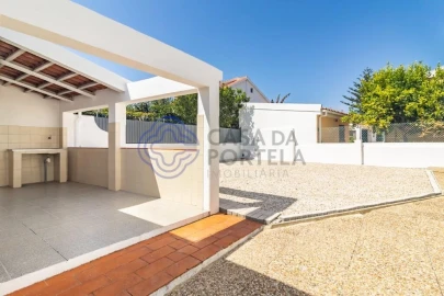 Moradia T3 para Venda em Charneca de Caparica e Sobreda