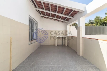 Moradia T3 para Venda em Charneca de Caparica e Sobreda