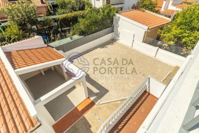 Moradia T3 para Venda em Charneca de Caparica e Sobreda