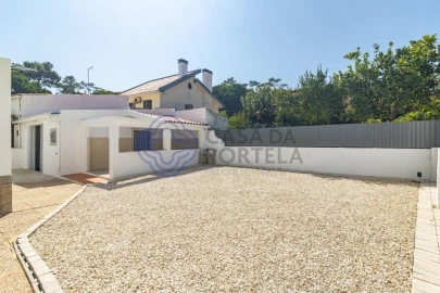 Moradia T3 para Venda em Charneca de Caparica e Sobreda