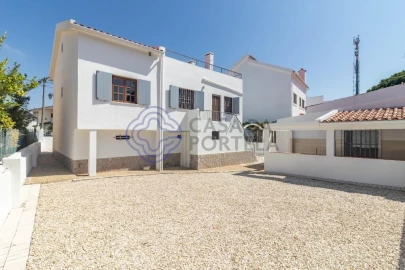 Moradia T3 para Venda em Charneca de Caparica e Sobreda