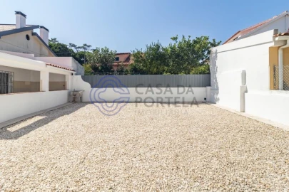 Moradia T3 para Venda em Charneca de Caparica e Sobreda