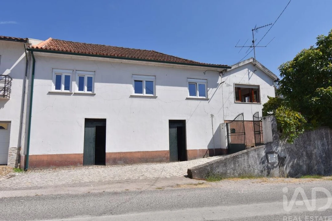 Moradia T3 para Venda em São Miguel, Santa Eufémia e Rabaçal Foto 1