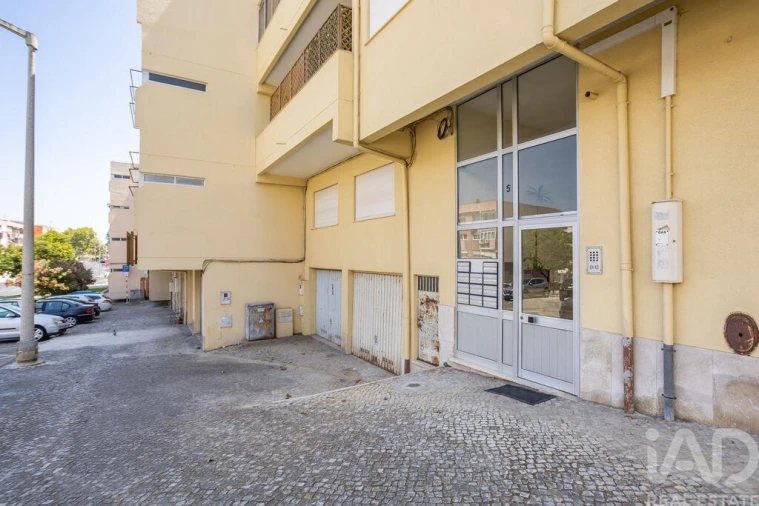 Apartamento T2 para Venda em Amora Foto 3