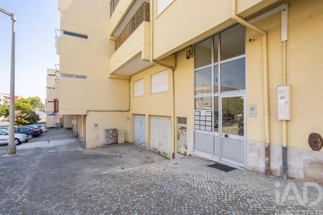 Apartamento T2 para Venda em Amora Foto 3