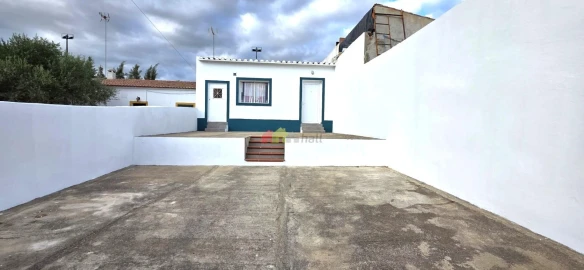 Moradia T2 para Venda em Albernoa e Trindade