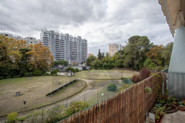 Apartamento T2 para Venda em Olivais Foto 39