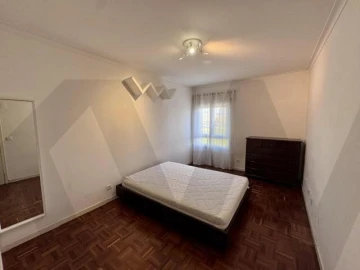 Apartamento T3 para Arrendamento em Lumiar
