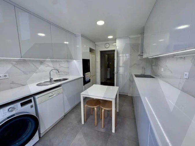 Apartamento T3 para Arrendamento em Lumiar Foto 11