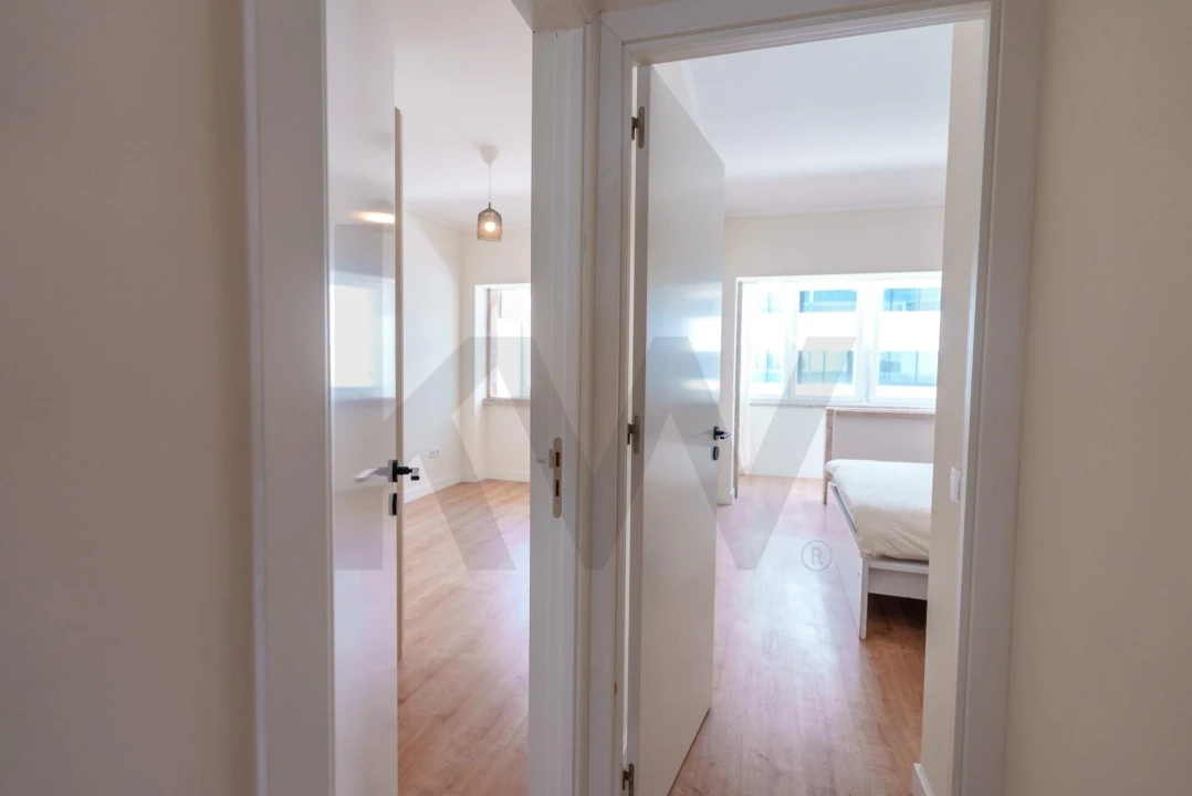 Apartamento T2 para Arrendamento em Campolide Foto 36