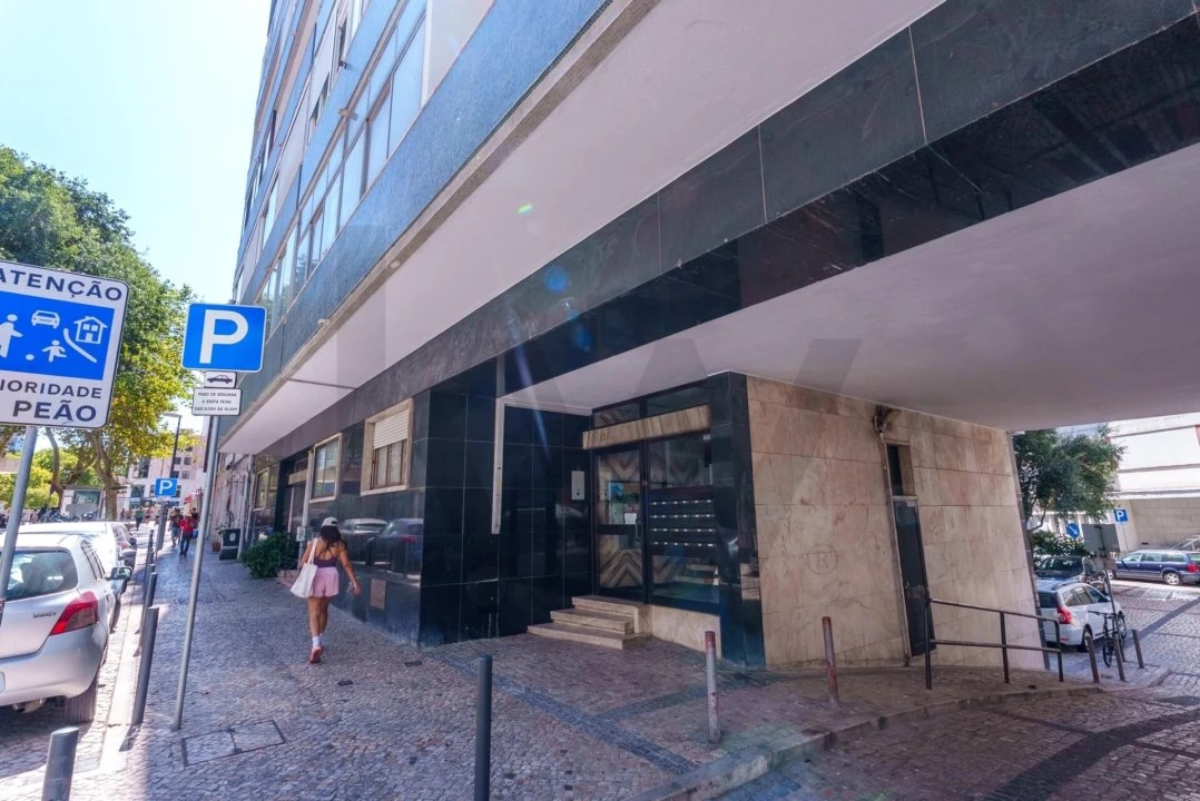 Apartamento T2 para Arrendamento em Campolide Foto 84