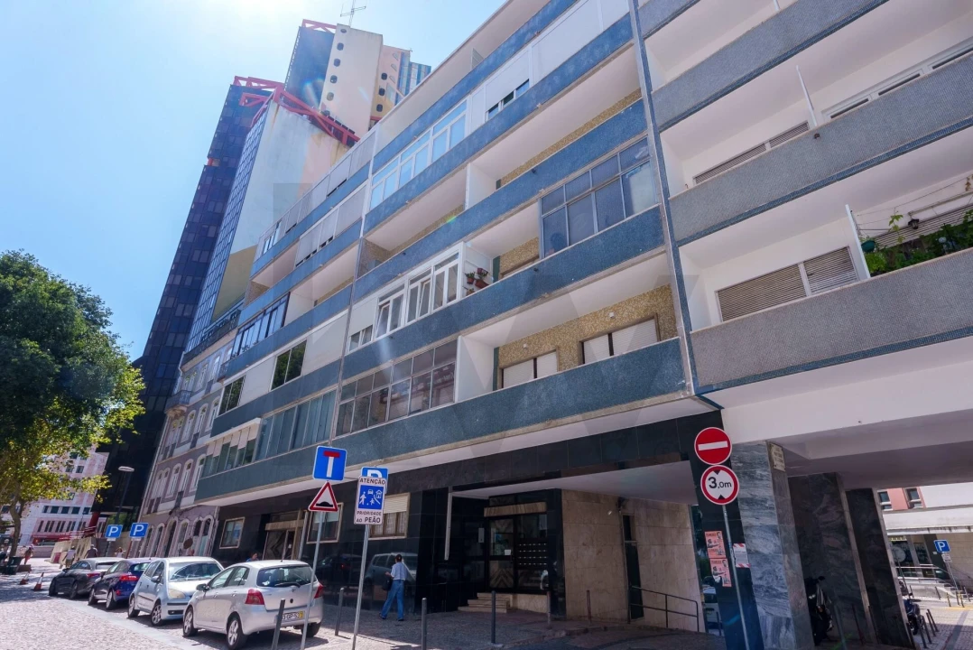 Apartamento T2 para Arrendamento em Campolide Foto 76