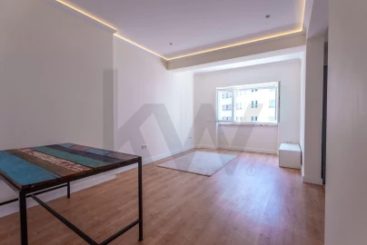 Apartamento T2 para Arrendamento em Campolide