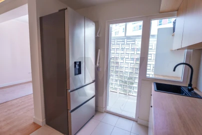Apartamento T2 para Arrendamento em Campolide