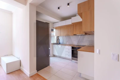 Apartamento T2 para Arrendamento em Campolide