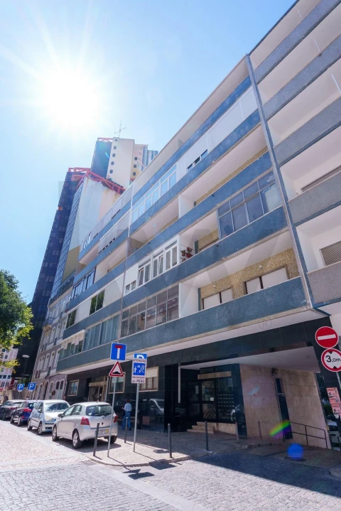Apartamento T2 para Arrendamento em Campolide