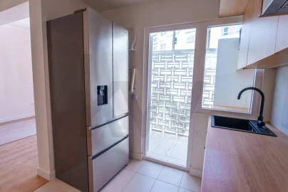 Apartamento T2 para Arrendamento em Campolide