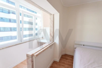Apartamento T2 para Arrendamento em Campolide