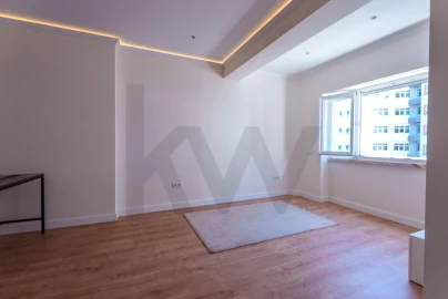 Apartamento T2 para Arrendamento em Campolide