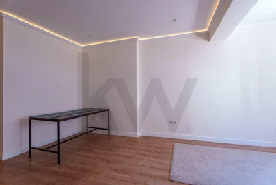 Apartamento T2 para Arrendamento em Campolide