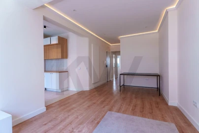 Apartamento T2 para Arrendamento em Campolide