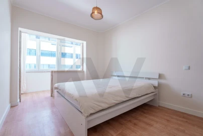 Apartamento T2 para Arrendamento em Campolide