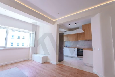Apartamento T2 para Arrendamento em Campolide