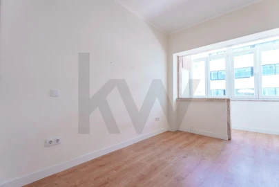 Apartamento T2 para Arrendamento em Campolide