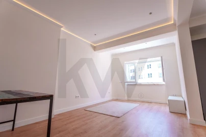 Apartamento T2 para Arrendamento em Campolide