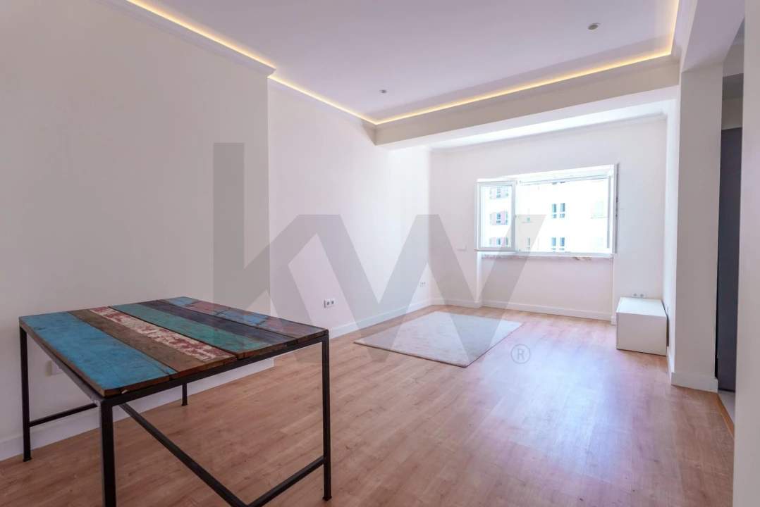 Apartamento T2 para Arrendamento em Campolide Foto 4