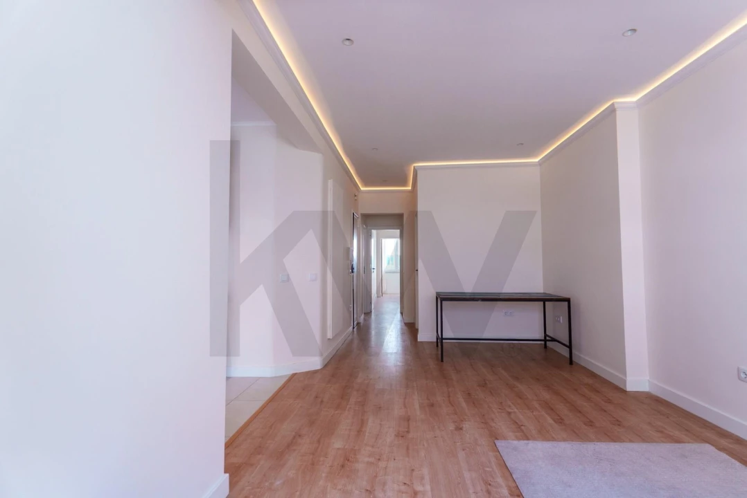 Apartamento T2 para Arrendamento em Campolide Foto 8