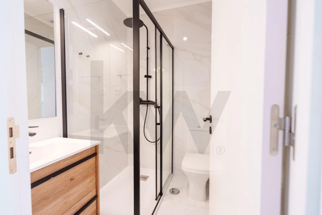 Apartamento T2 para Arrendamento em Campolide Foto 40