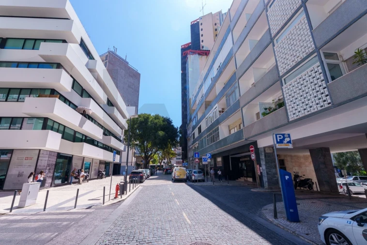 Apartamento T2 para Arrendamento em Campolide Foto 74