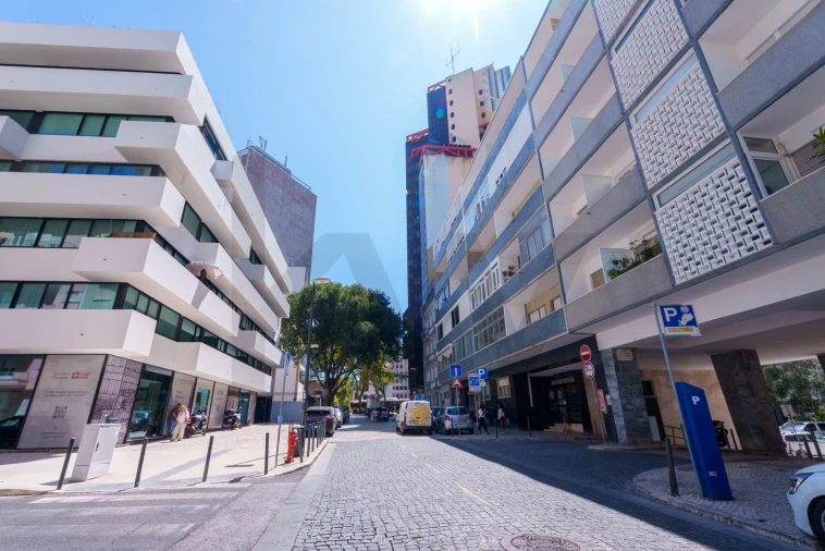 Apartamento T2 para Arrendamento em Campolide Foto 86