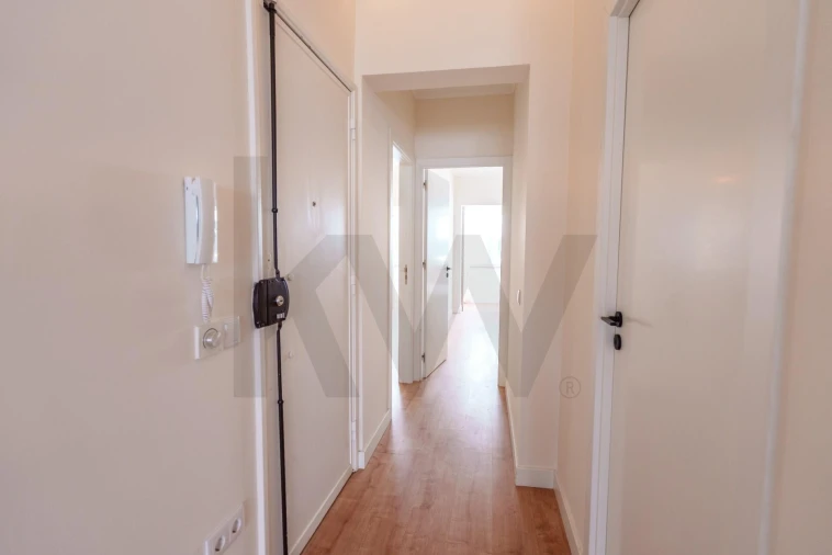 Apartamento T2 para Arrendamento em Campolide Foto 35