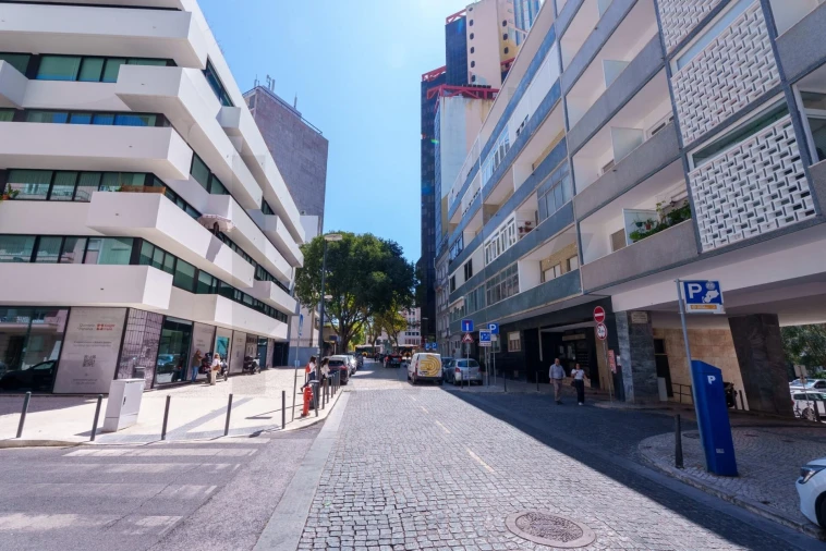 Apartamento T2 para Arrendamento em Campolide Foto 85
