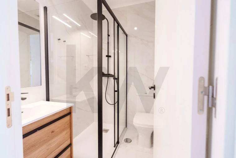 Apartamento T2 para Arrendamento em Campolide Foto 40