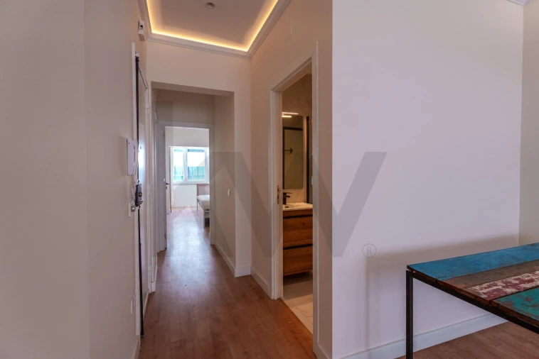 Apartamento T2 para Arrendamento em Campolide Foto 9