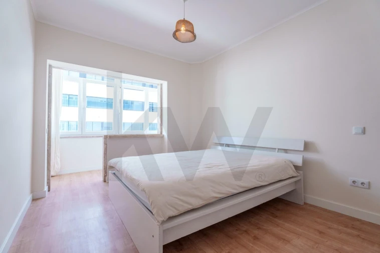 Apartamento T2 para Arrendamento em Campolide Foto 11