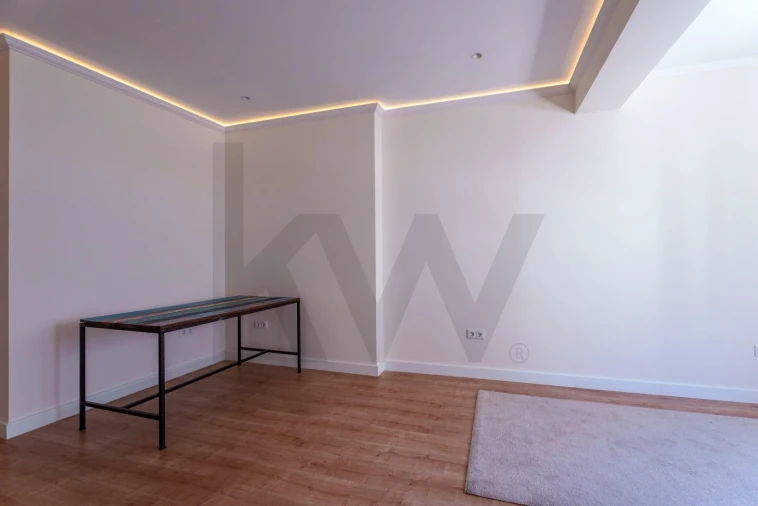 Apartamento T2 para Arrendamento em Campolide Foto 7